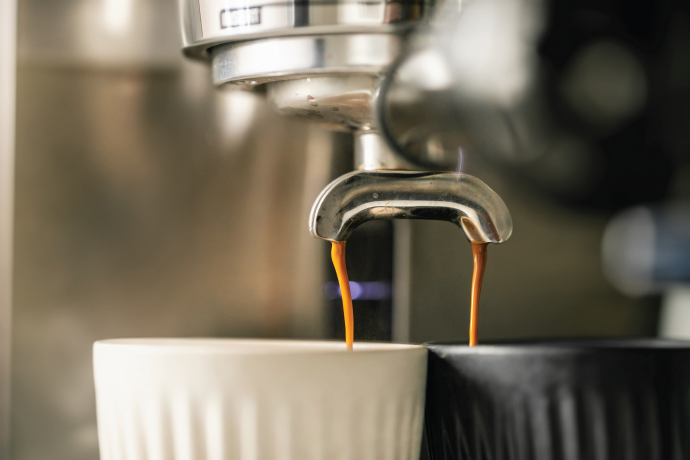 Pablo & Rusty's espresso machine portafilter with coffee pouring into two separate cups.